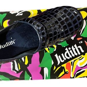 Easy Comfort Blue Patent Leather Type Shoe